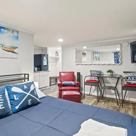 Walk To State Park! Eateries & Pubs! Villa
